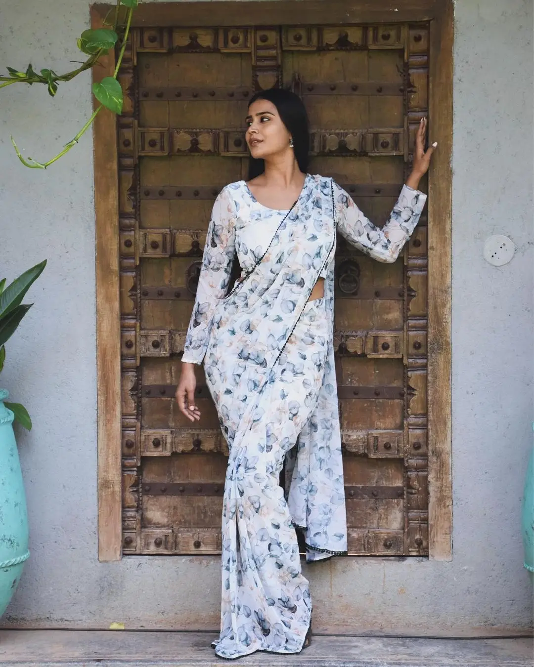 Indian Girl Kavya Shree In Traditional White Saree Blouse